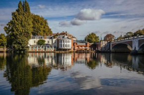 The Mitre, Hampton Court Kingston Upon Thames